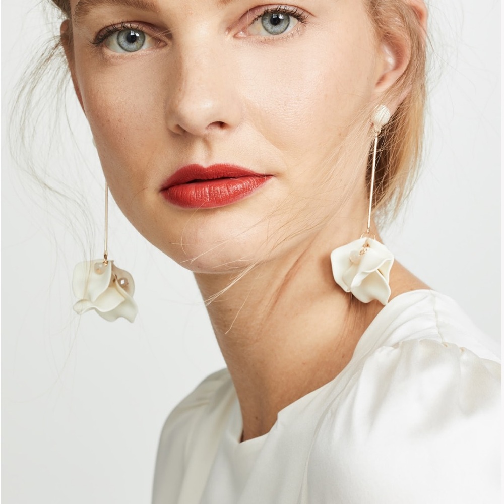 SHASHI Petunia Earrings